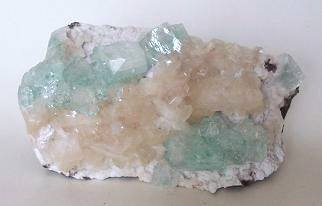 edelstenen en mineralen apofyliet stilbiet