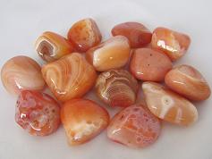 edelstenen en mineralen getrommelde carneool