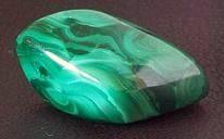 edelstenen en mineralen getrommelde malachiet