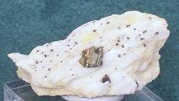 edelstenen en mineralen pyriet op bariet